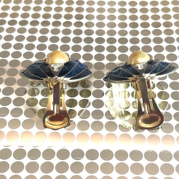 Vintage JIIN HWA Signed Black Enamel Cabochon Clip On Earrings B#18 - Picture 8 of 9